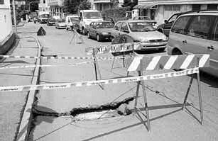 Sulla strada provinciale, a Leffe, si è aperta una voragine