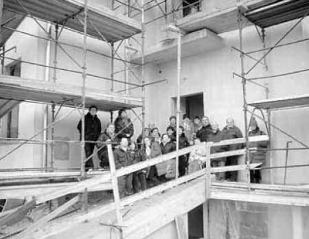 Il cantiere per gli alloggi dei disabili a Cirano, con i genitori del gruppo «Ge.di.»