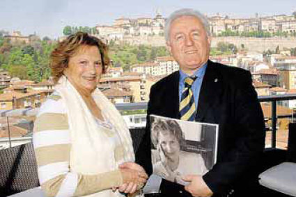 Luciana Previtali Radici con Fortunato Busana, presidente del Lions club Bergamo host