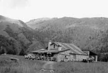Una delle cascine al Campo d’Avene