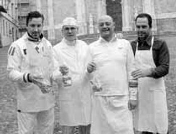 I biscotti «melgotto» che vengono preparati dai quattro fornai del paese