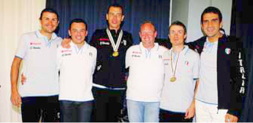 Lo staff della Nazionale italiana di ciclismo 2008 (Fabio Della Torre è il secondo da sinistra)