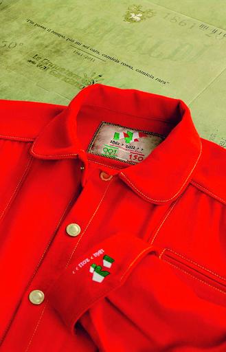 La camicia numero 001 della tiratura limitata 2011