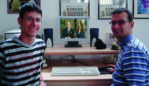 I fratelli Lorenzo ed Enrico Ongaro, di Barzizza, che hanno «doppiato» su Youtube le nozze di William e Kate