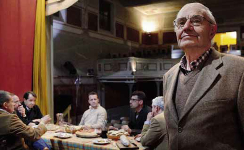 Giovanni Bosio, in primo piano, e, a tavola, gli altri imprenditori-attori che hanno partecipato al docu-film diretto dal regista Gianni Canali