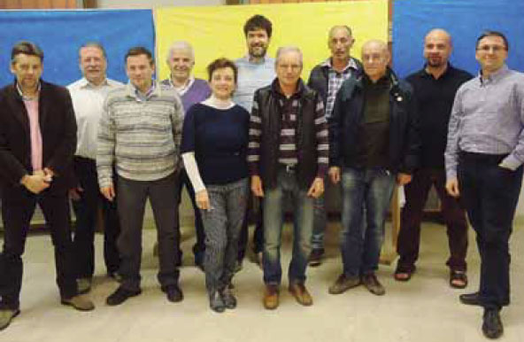 Il gruppo di maggioranza Insieme per Gandino, Barzizza e Cirano con al centro il sindaco Elio Castelli