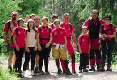 Alcuni ragazzi del gruppo alpinismo giovanile dei Cai Valgandino
