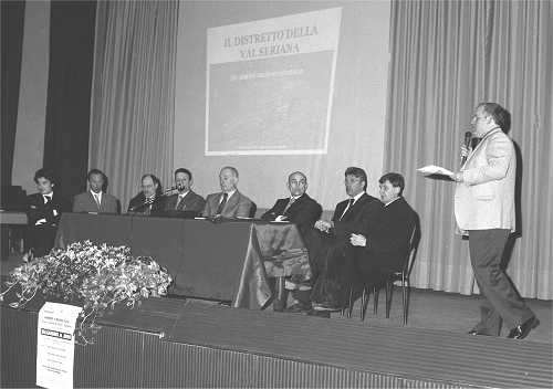 Un'immagine della serata con gli ospiti presenti sul palco