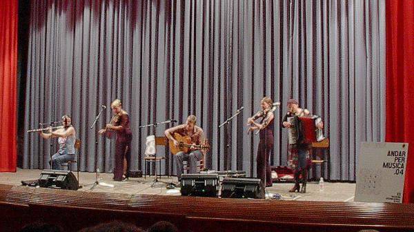 Il gruppo Harem Scarem durante la sua performance