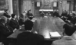 Un'immagine del vertice tra il prefetto, i sindaci e una delegazione di imprenditori della media Valseriana (foto Bedolis)