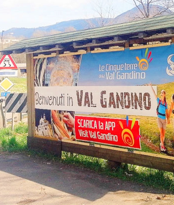 n cartellone pubblicizza la Val Gandino. Incisiva la campagna on line