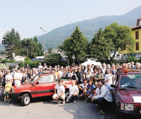 Il folto gruppo dei partecipanti al raduno Panda 4x4