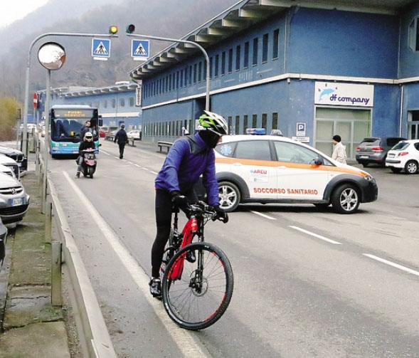 Il tratto di strada provinciale della Val Gandino, a Casnigo, dove sabato ha perso la vita la giovane barista