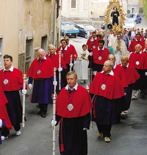 La Confraternita di San Giuseppe con la statua di San Francesco