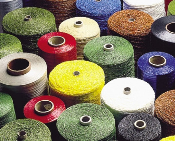 Una fantasia di filati utilizzati negli anni dalla Tessitura Pietro Radici di Gandino, fondata nel 1941