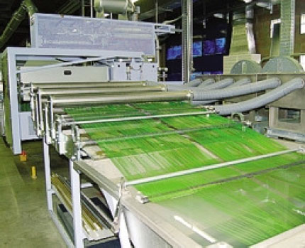 Uno dei telai in azione nello stabilimento di Gandino