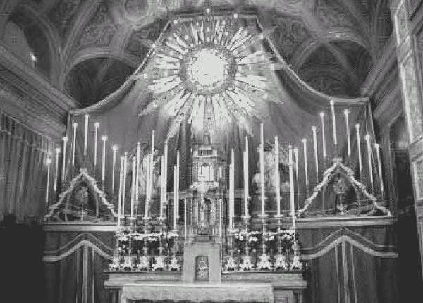 La raggiera esposta nella parrocchiale di Barzizza durante il Triduo(foto Fronzi)