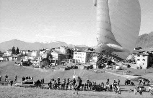 L'atterraggio di Babbo Natale dopo il volo dal Farno