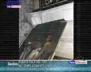 Rubata pala del '700? No, semplicemente caduta.