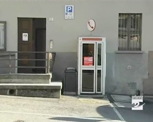 Il comune contro la rimozione della cabina telefonica a Barzizza