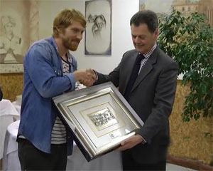 Atalanta club valgandino: consegnato a Biondini il premio bravo papà 2013