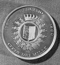 Il 4 maggio 1960, in occasione del centenario della spedizione garibaldina, Bergamo fu proclamata solennemente «Città dei Mille». Per l'occasione visitò la città il presidente della Repubblica Gronchi che ricevé la cittadinanza onoraria