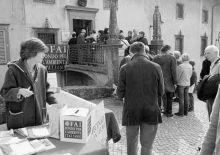 Code all’ingresso di chiese e dimore storiche in occasione della giornata del Fai. Alcuni visitatori all’entrata dei musei a Gandino dove si sono registrate numerose presenze anche negli altri siti indicati: la chiesa di Santa Croce, l’ex convento dei Francescani e la Basilica.