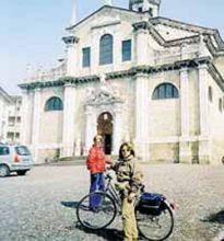 Sosta davanti alla basilica di Gandino