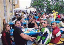 Folla al motoconcerto sopra Gandino