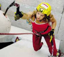 Angelika Rainer, campionessa italiana di dry tooling (variante del boulder con utilizzo di piccozze)