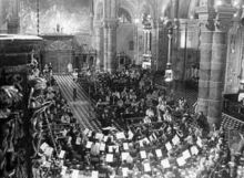 Una veduta d’impatto della basilica durante l’esibizione della Mousikè