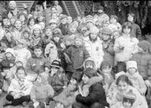 Alcuni dei bambini impegnati nella raccolta dei buoni premio...