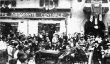 L’albergo Centrale di Gandino negli anni Quaranta, nel momento clou della propria esistenza, quando fungeva da luogo di ritrovo anche per pagare le bollette