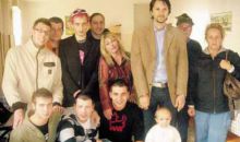 La piccola Angelica con i genitori, i dj e gli organizzatori del pomeriggio a lei dedicato