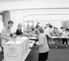 Operazioni di voto nei seggi-laboratorio di Gandino