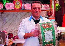 Coter nel suo negozio a Gandino