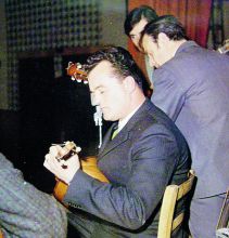 «Binda» con il suo mandolino