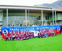 Lo striscione per Massimo Caccia a Gandino