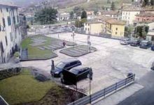 Il parcheggio di piazza XXV Aprile che sarà rimesso a nuovo nel corso di quest’anno