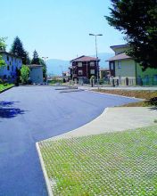 Il parcheggio di via Pascoli a Gandino, con annessa area camper