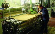 Il telaio del Lanificio Torri che è stato attrezzato come una volta per poter effettuare una tessitura il più possibile simile all'originale delle camicie garibaldine.