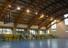 Il palazzetto dello sport di Gandino e Cazzano. Si è intervenuti sulla copertura per evitare il gocciolamento