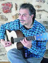 Il francesce Pierre Bensusan, ospite di punta del festival di Gandino