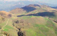 Una bellissima panoramica del territorio nel quale si snoda la «Traversata dei pizzi», un itinerario realizzato dal Cai Valgandino e Leffe con il contributo del distretto «Le Cinque terre della Val Gandino». È articolato in sette tappe con percorsi anche per famiglie