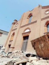 Il duomo di Mirandola lesionato dal sisma. Dell’edificio tardo gotico, in provincia, non rimangono che macerie. 