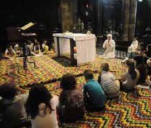 Suor Edvige Tomasini incontra i bambini nella basilica di Gandino