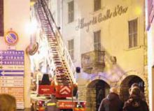 La mobilitazione dei vigili del fuoco in centro