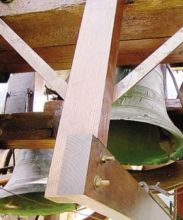 Il castello campanario con parti in legno a Lenna