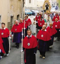 La Confraternita di San Giuseppe con la statua di San Francesco