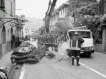 Il camion e l'auto coinvolti nell'incidente a Leffe (foto Fronzi)